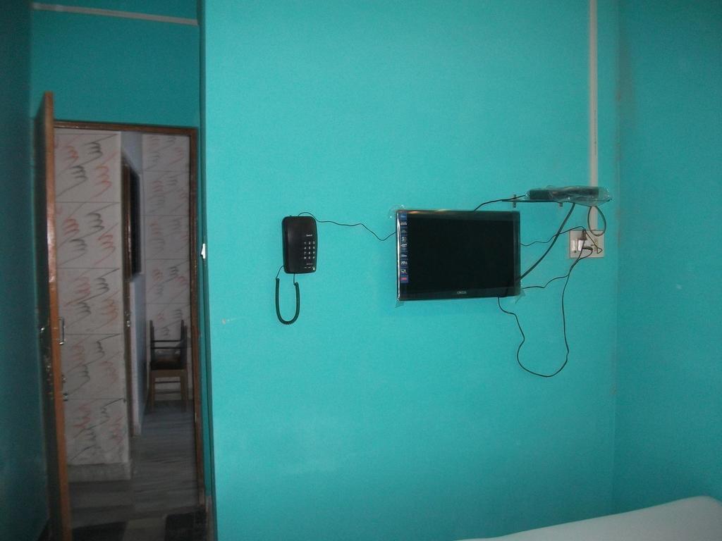Hare Rama Hare Krishna Guest House Varanasi Room photo