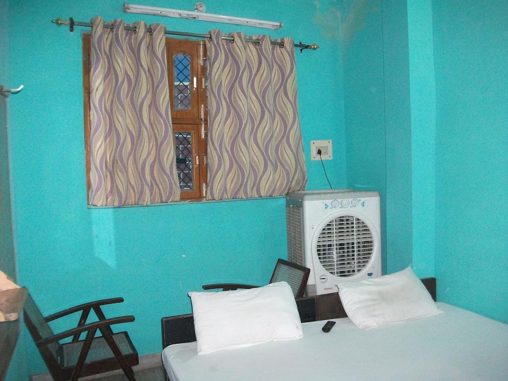 Hare Rama Hare Krishna Guest House Varanasi Room photo