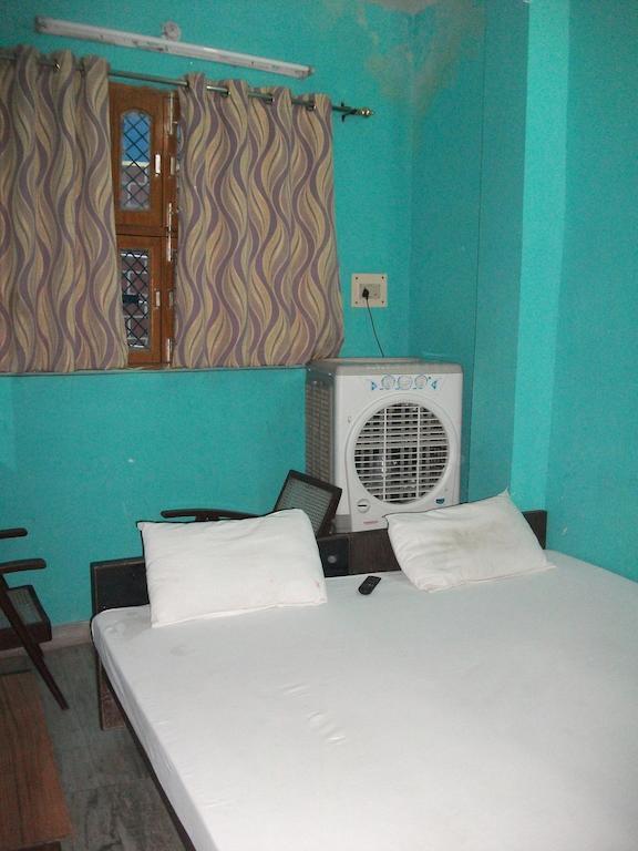 Hare Rama Hare Krishna Guest House Varanasi Room photo