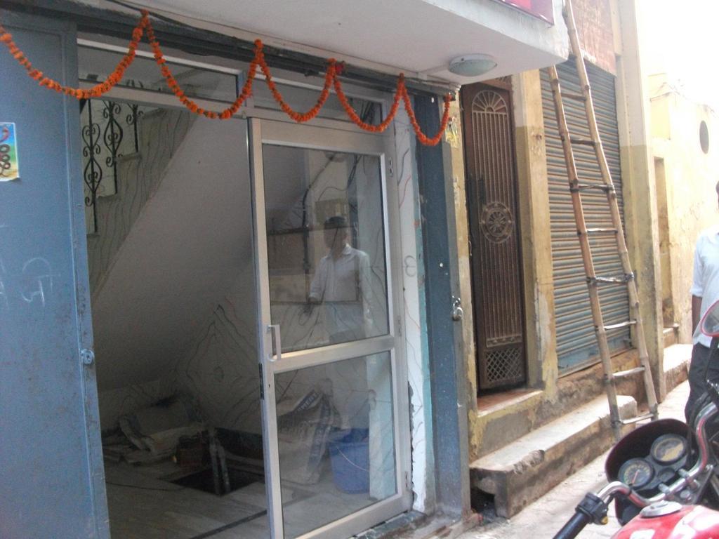Hare Rama Hare Krishna Guest House Varanasi Exterior photo