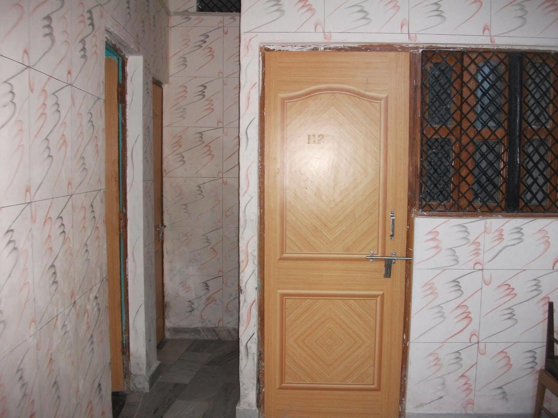 Hare Rama Hare Krishna Guest House Varanasi Exterior photo